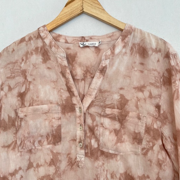 CARVE DESIGNS Women’s Size Small Dylan Gauze Shirt in Fawn Tie Dye - Picture 2 of 6